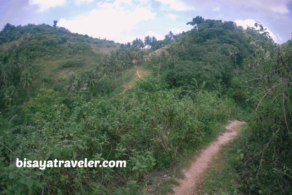 Pangilatan Peak: An Untouched Summit With 360-Degree Panoramas