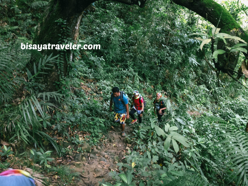 Toong To Calbasaan Traverse: The Perks Of Being A Curios Adventurer 